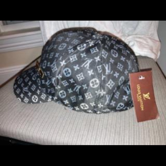 LV strap black and silver hat - Picture 4 of 7